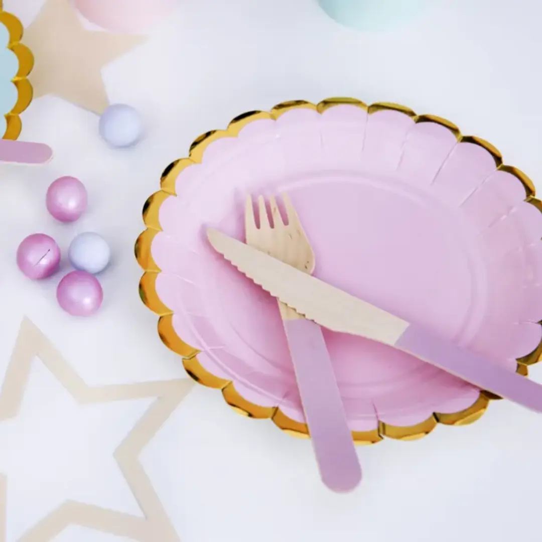 6 Assiettes en Carton Rose Pâle avec Bordures Dorées Métallisées – Ø 18 cm – Image 2