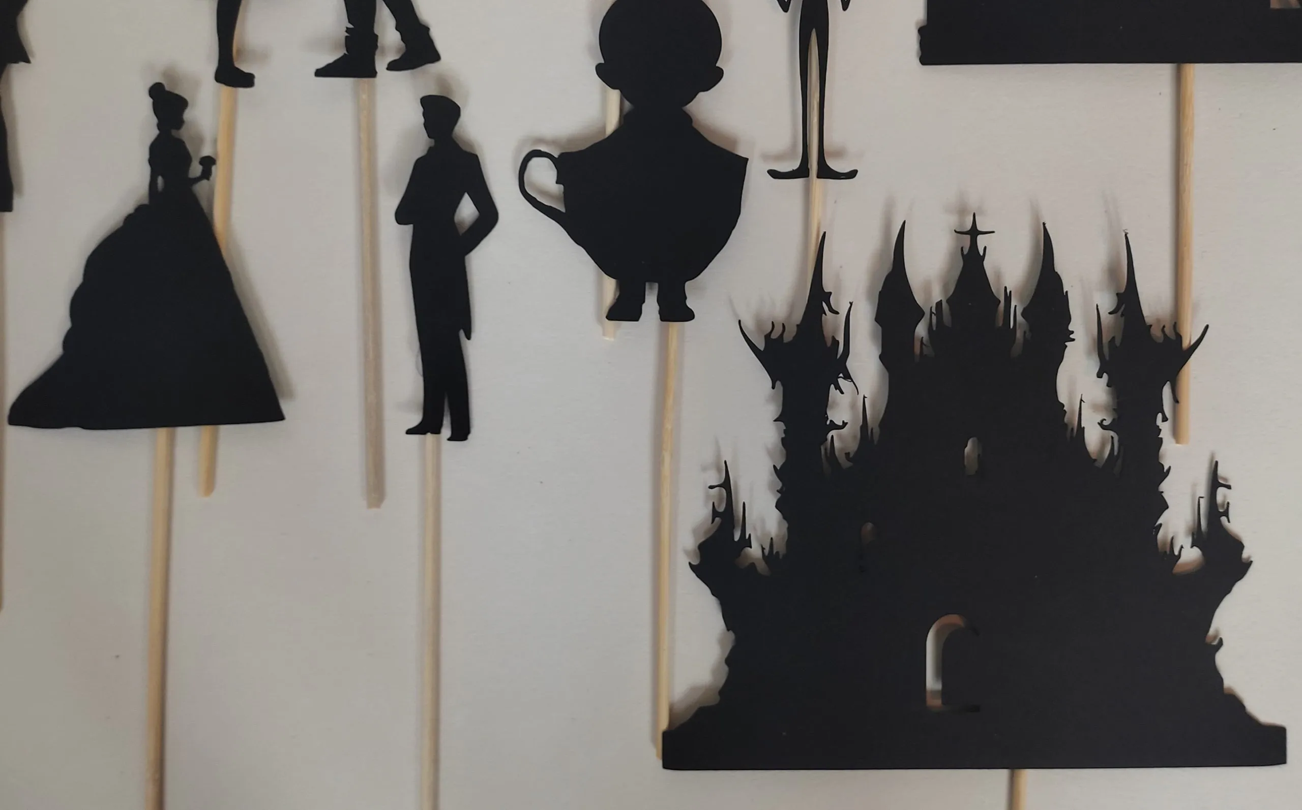 Lot 15 Silhouettes pour théâtre d’ombre La belle et la bête – Image 4
